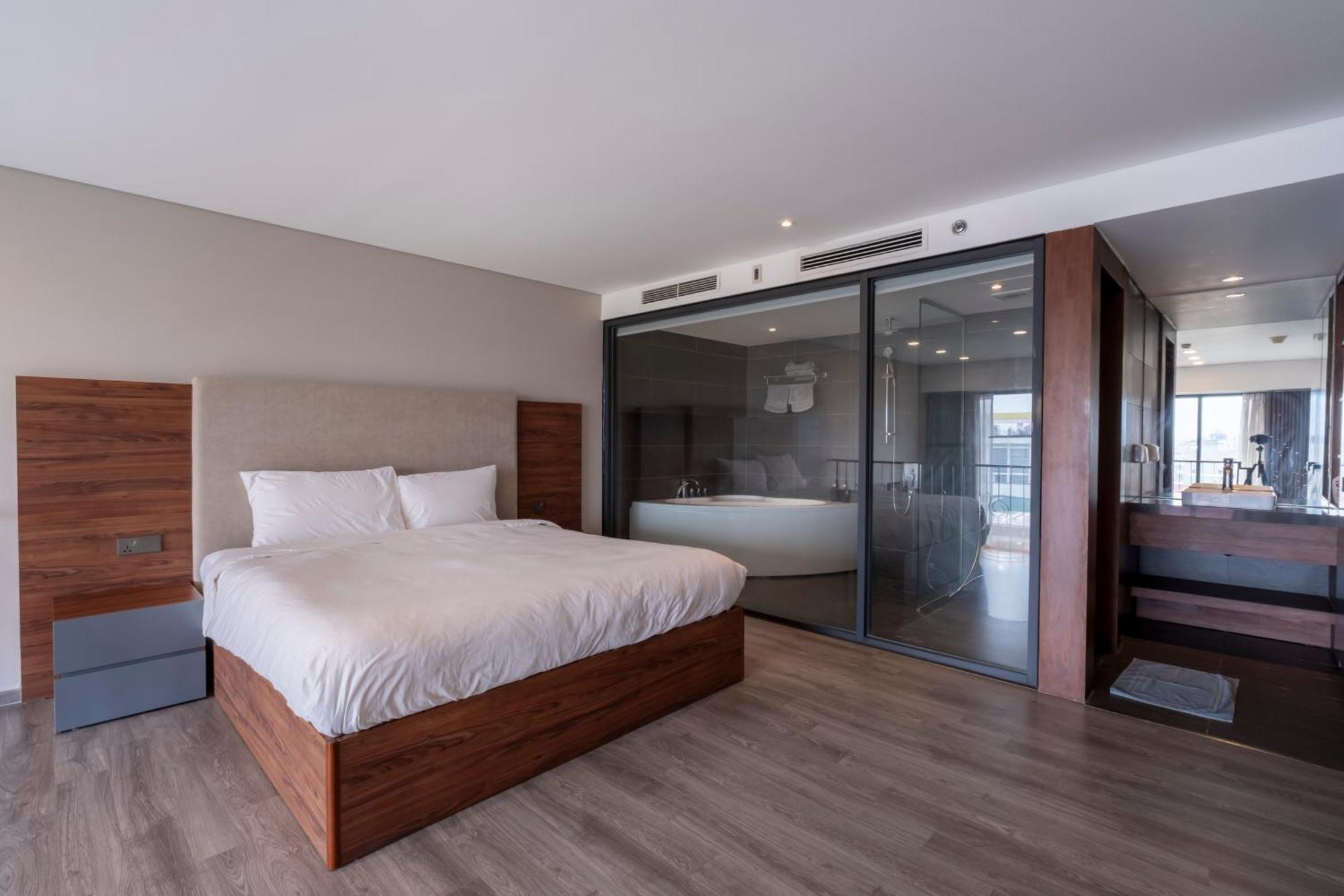 Pentstudio_5stars_westlake_luxury Hanoi
