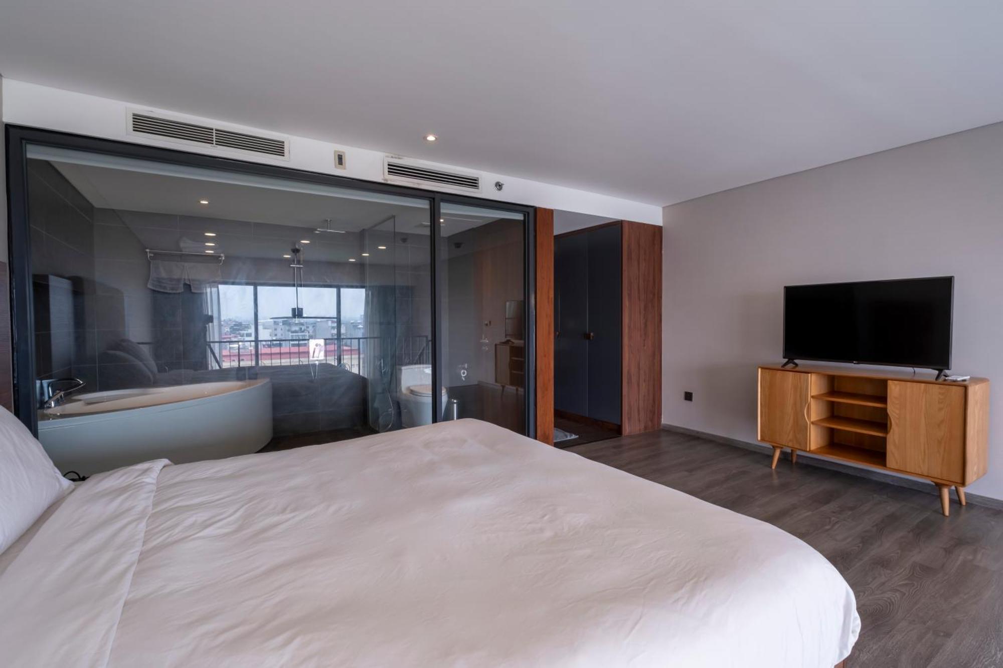 Pentstudio_5stars_westlake_luxury