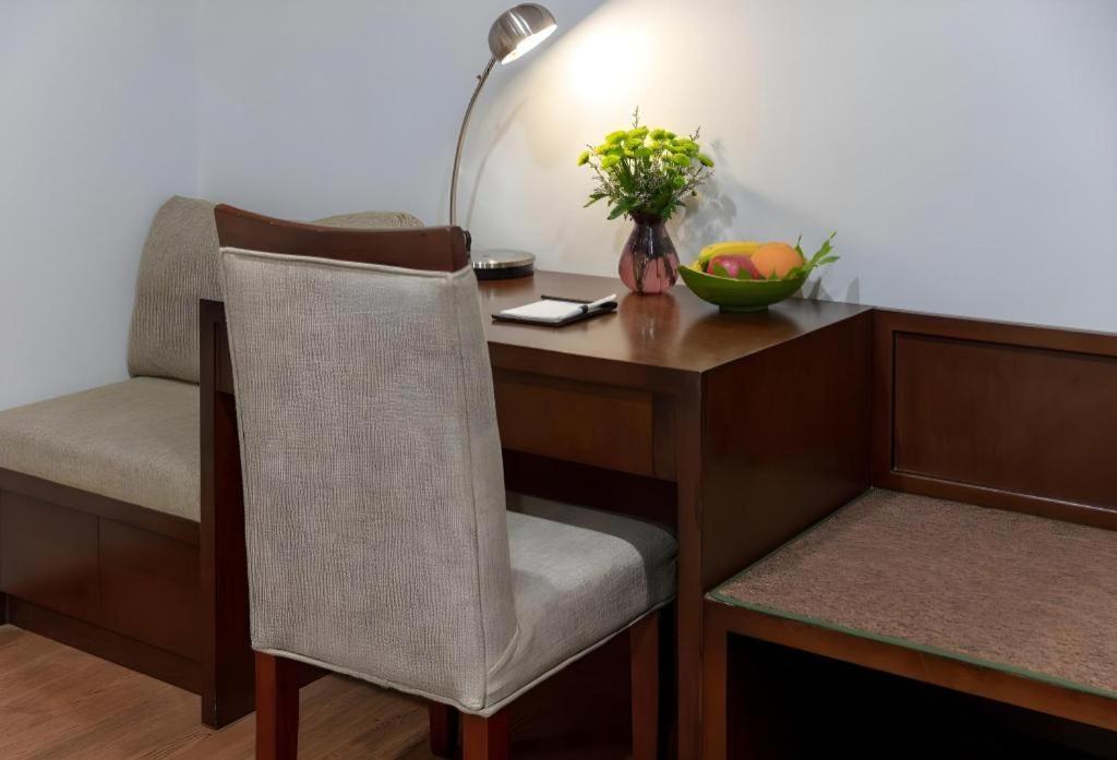 Hotel Bay Luxury -skylark - 15 Phan Dinh Phung 4*