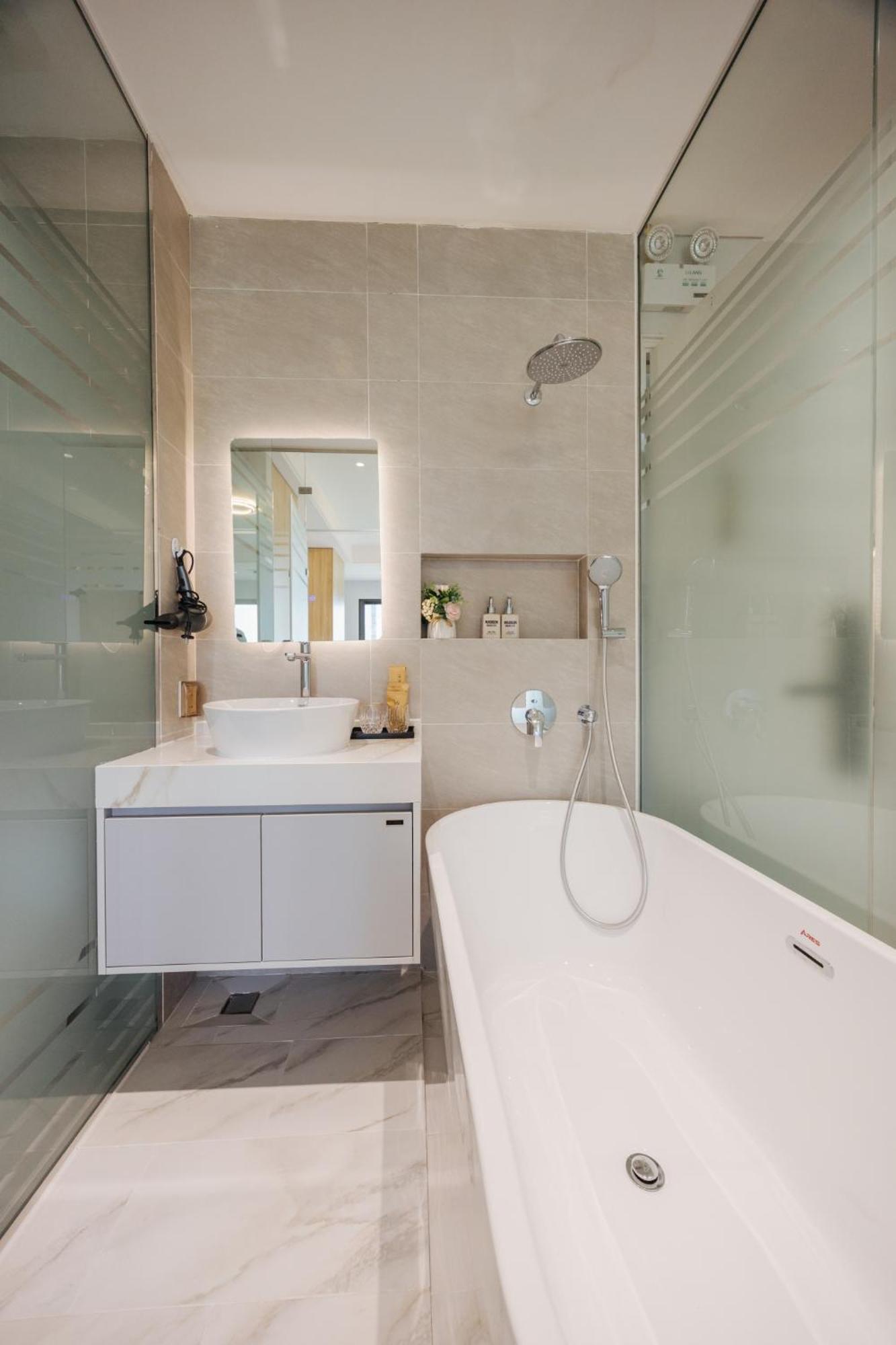 Madison Urban - Free Massage And Laundry Hanoi