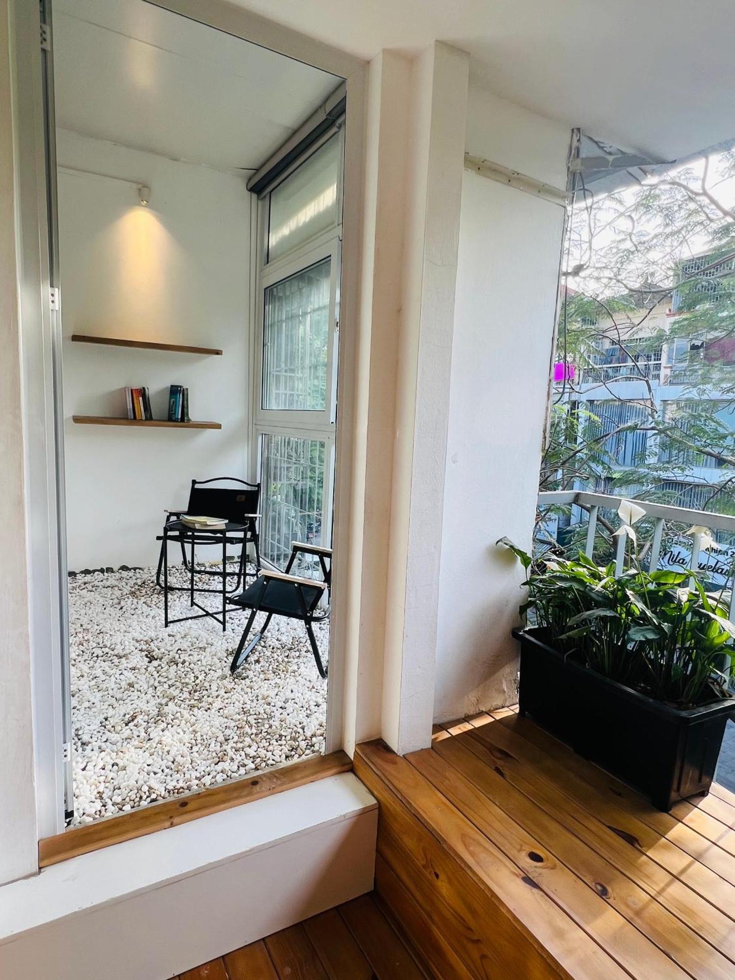 Sunny Old Quarter Near Train Street - Big Balcony, Kitchen- Self Check-in Hanoi