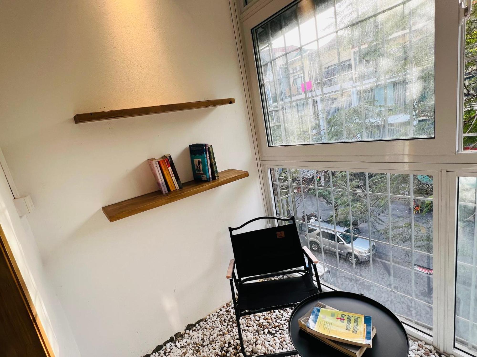 Sunny Old Quarter Near Train Street - Big Balcony, Kitchen- Self Check-in Apartment Hanoi