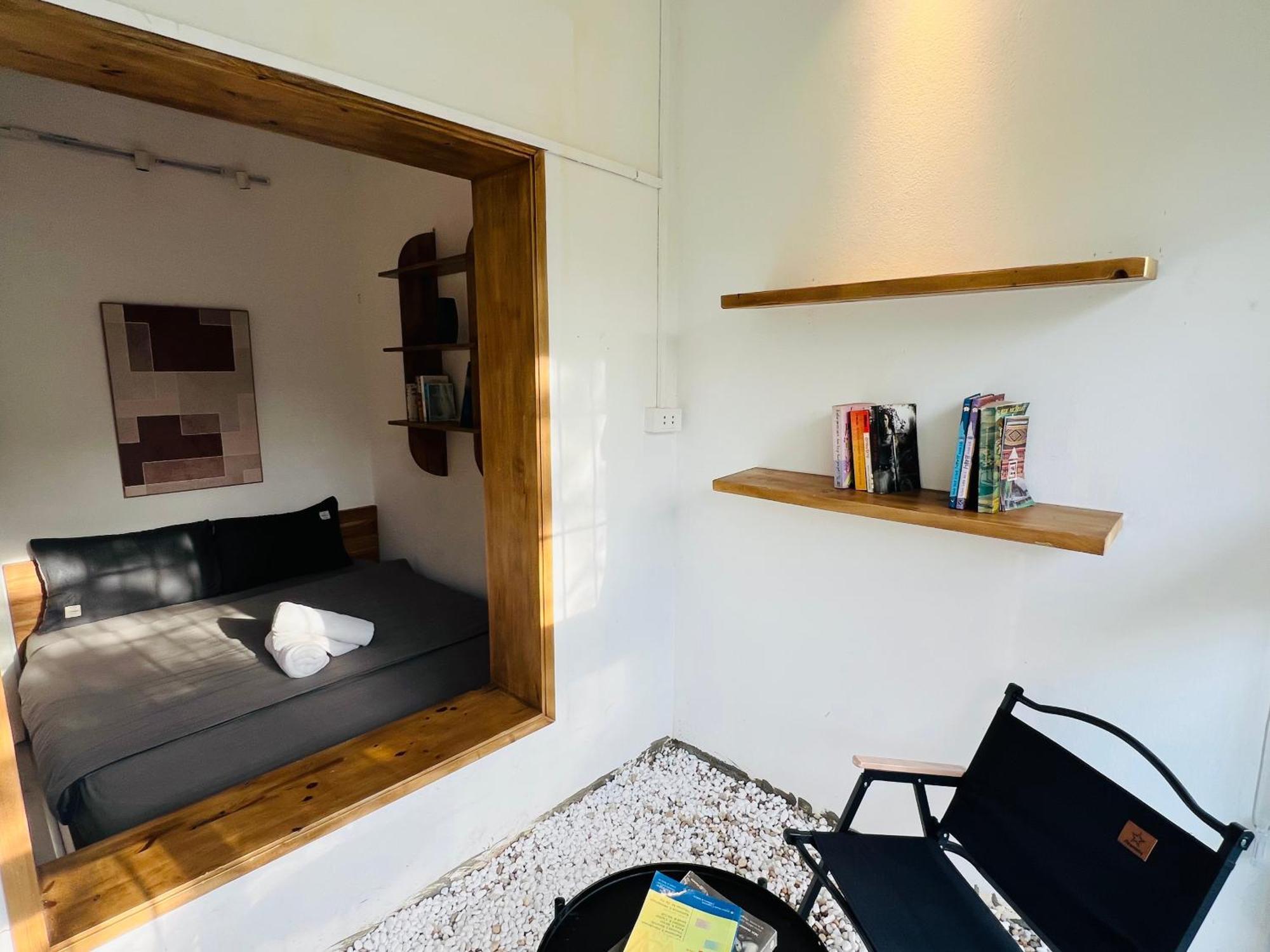 Sunny Old Quarter Near Train Street - Big Balcony, Kitchen- Self Check-in * Hanoi