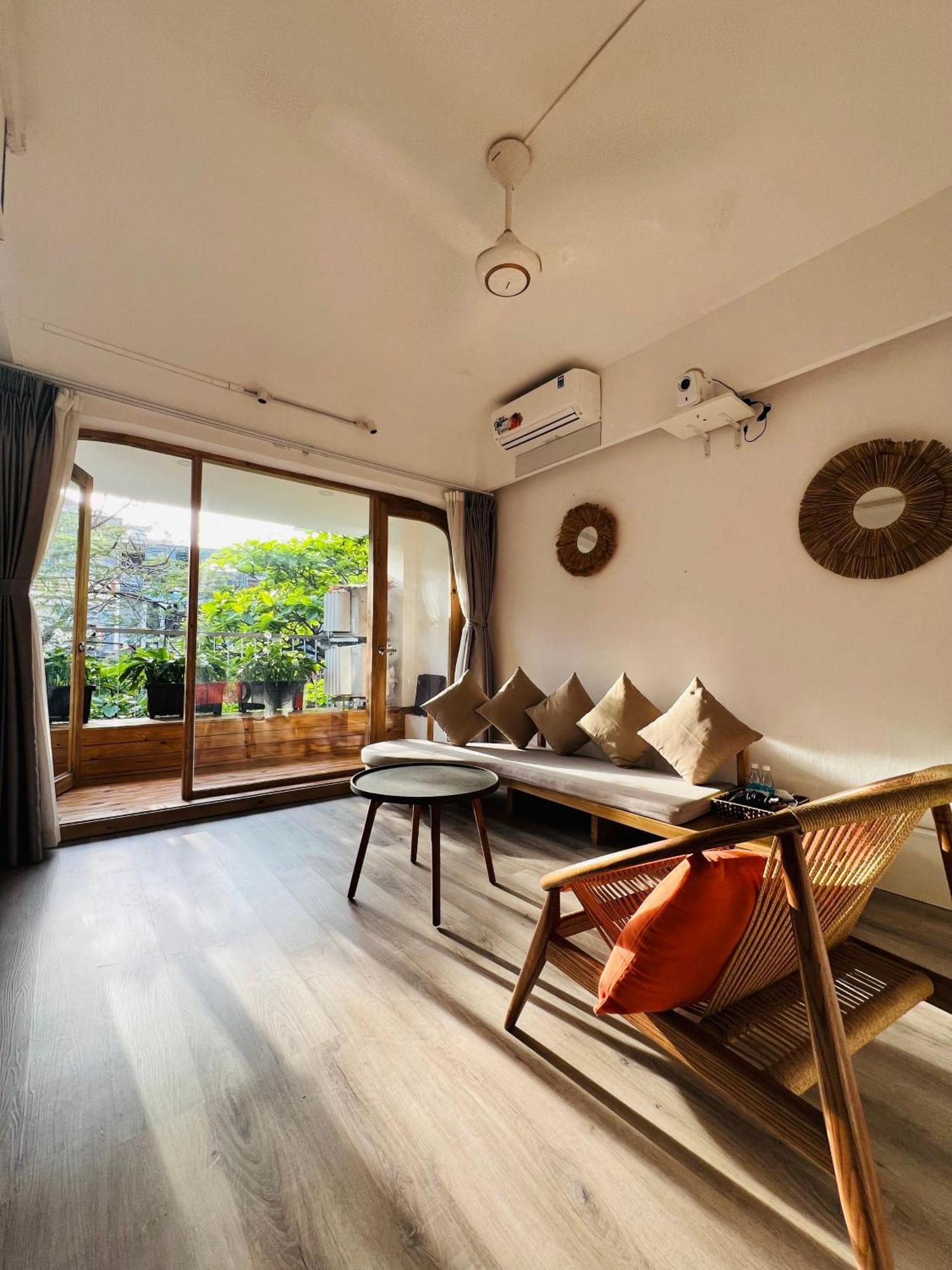 Sunny Old Quarter Near Train Street - Big Balcony, Kitchen- Self Check-in * Hanoi