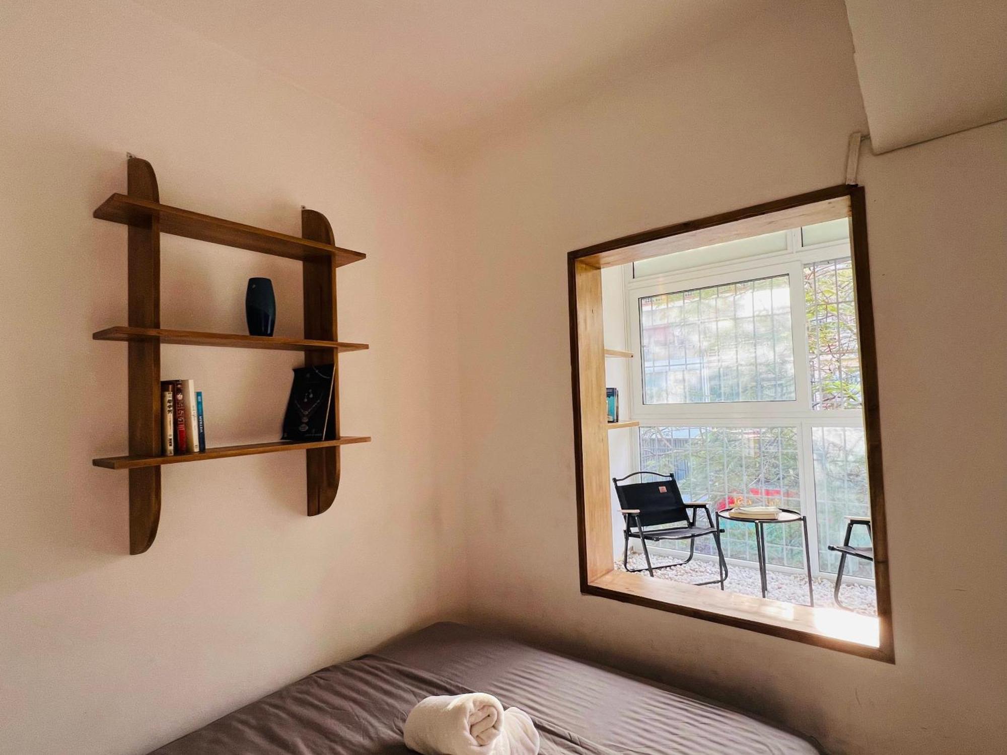 Apartment Sunny Old Quarter Near Train Street - Big Balcony, Kitchen- Self Check-in *
