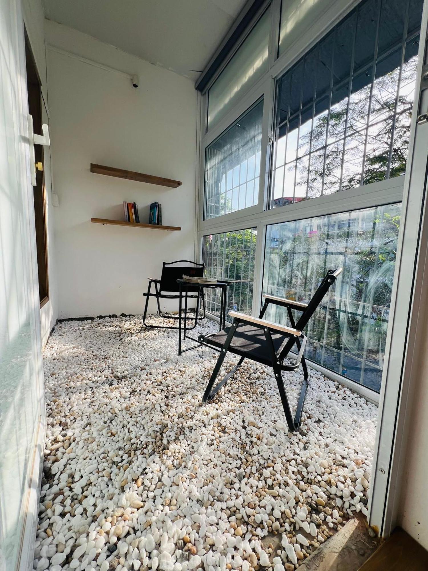 Sunny Old Quarter Near Train Street - Big Balcony, Kitchen- Self Check-in * Hanoi