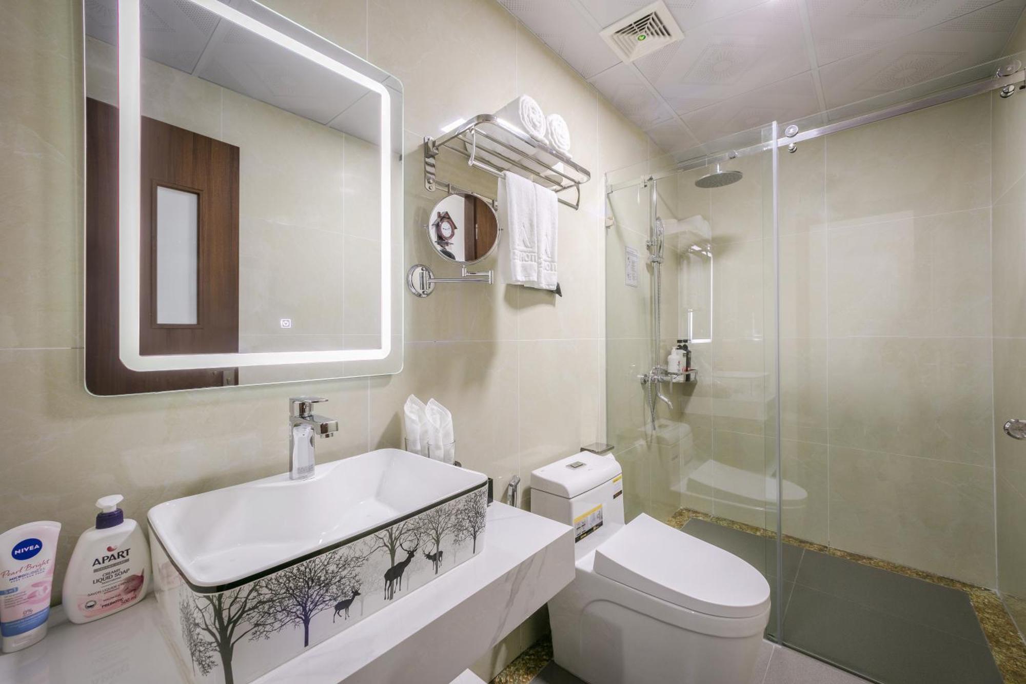A25 - Hoang Dao Thuy 2 3*