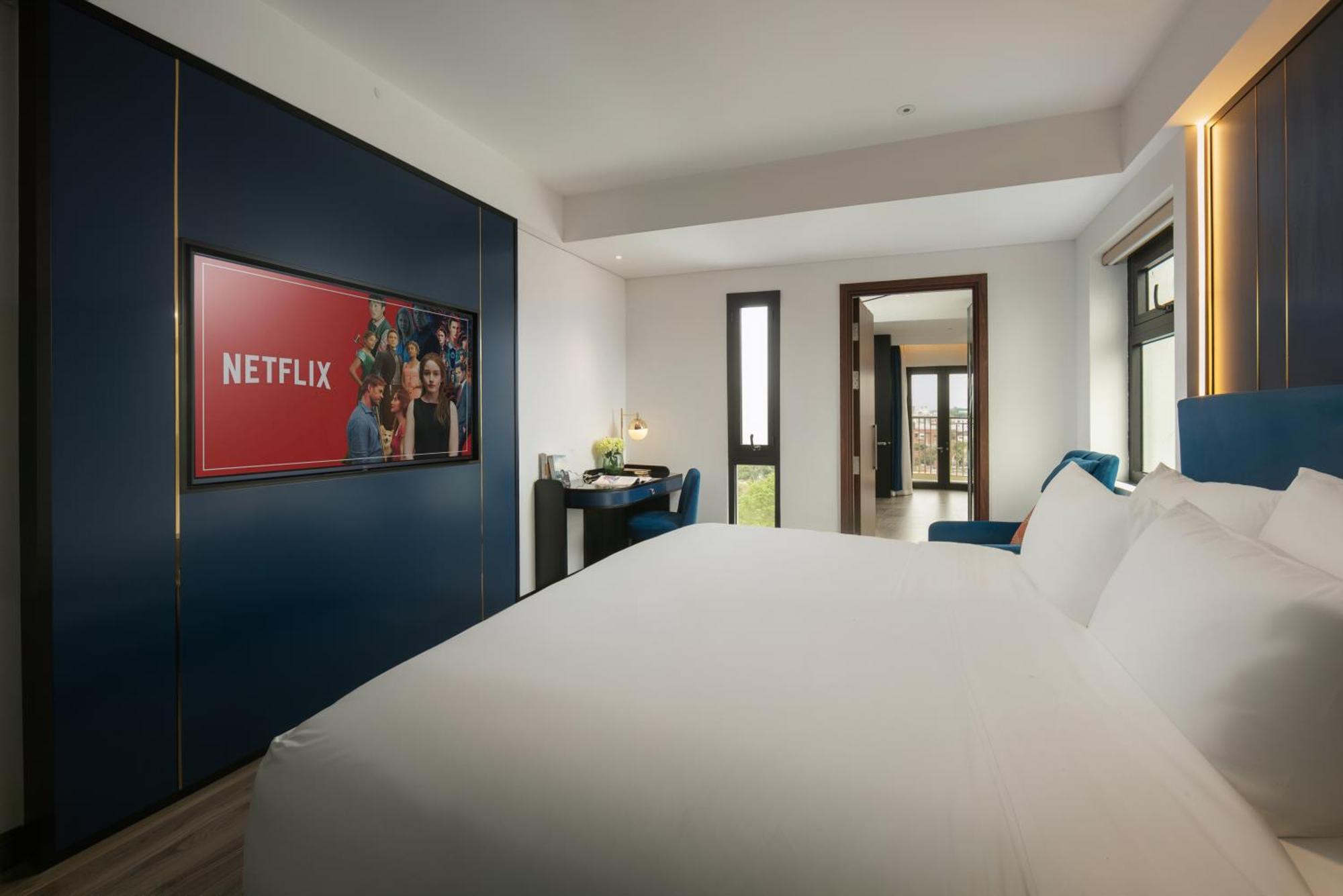 Aurora Oriental Khách sạn 5*