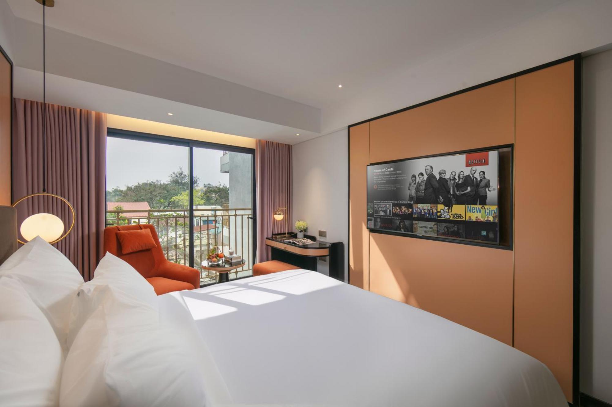 Aurora Oriental Khách sạn 5*