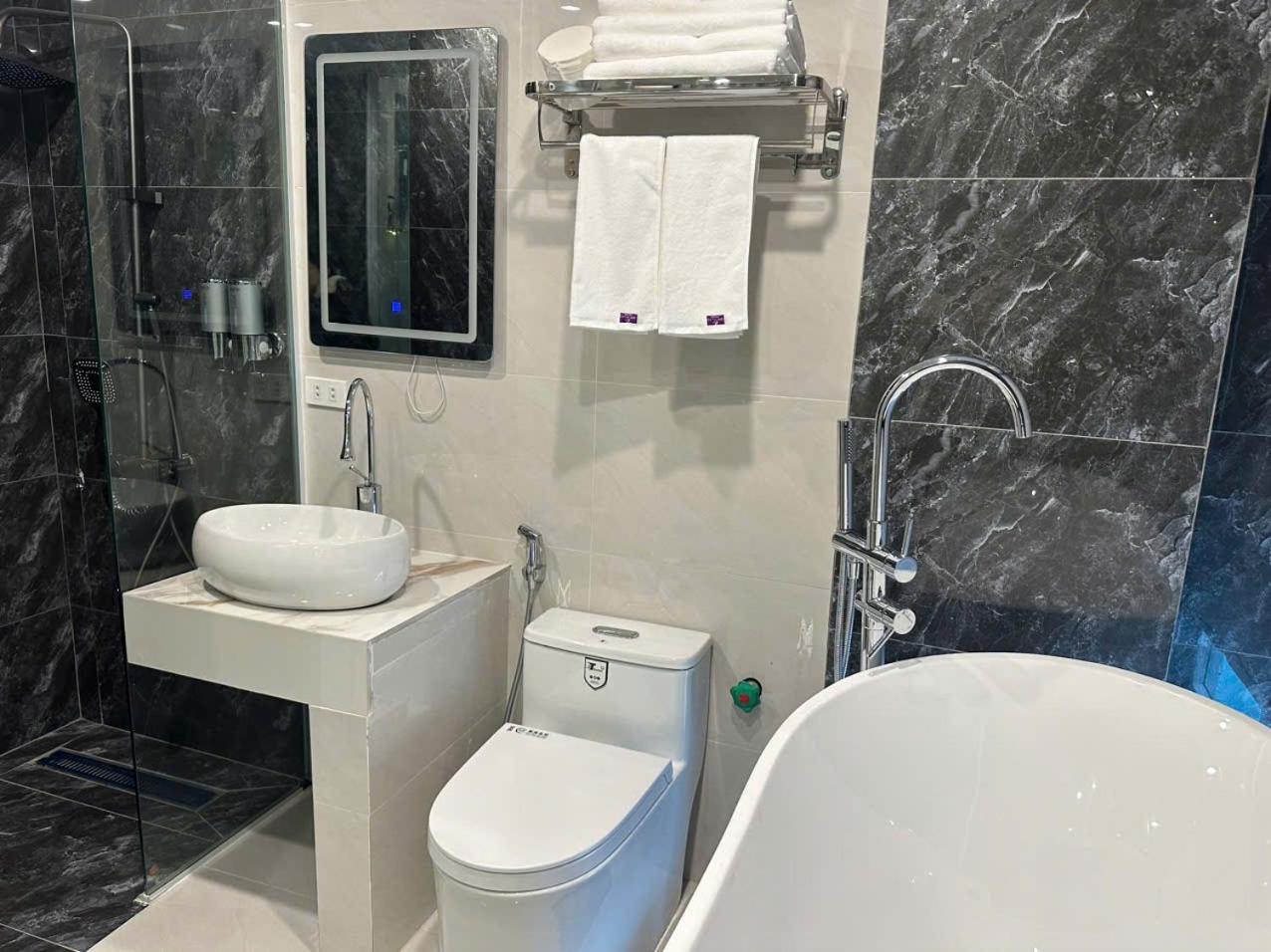 One 5 Ha Noi Hotel
