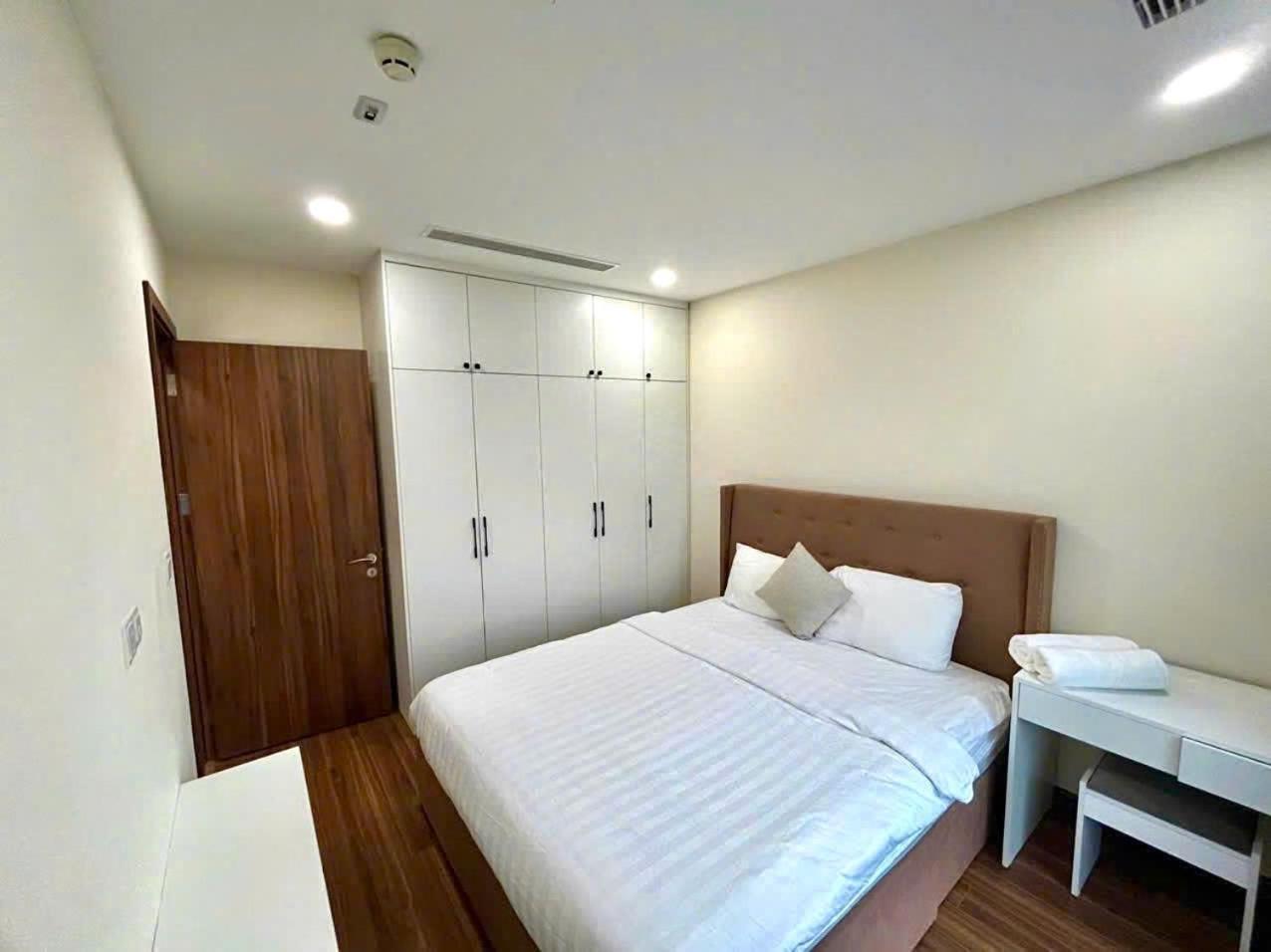 Apartment Asahi Luxstay - Golden Park Big Corner With Cau Giay Park View
