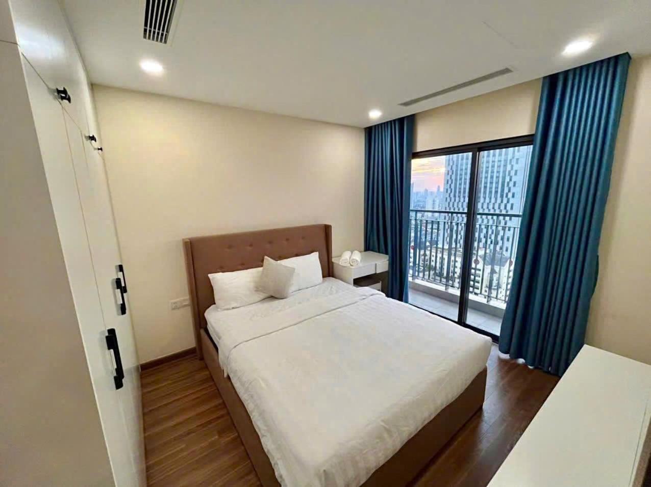 Apartment Asahi Luxstay - Golden Park Big Corner With Cau Giay Park View Hanoi