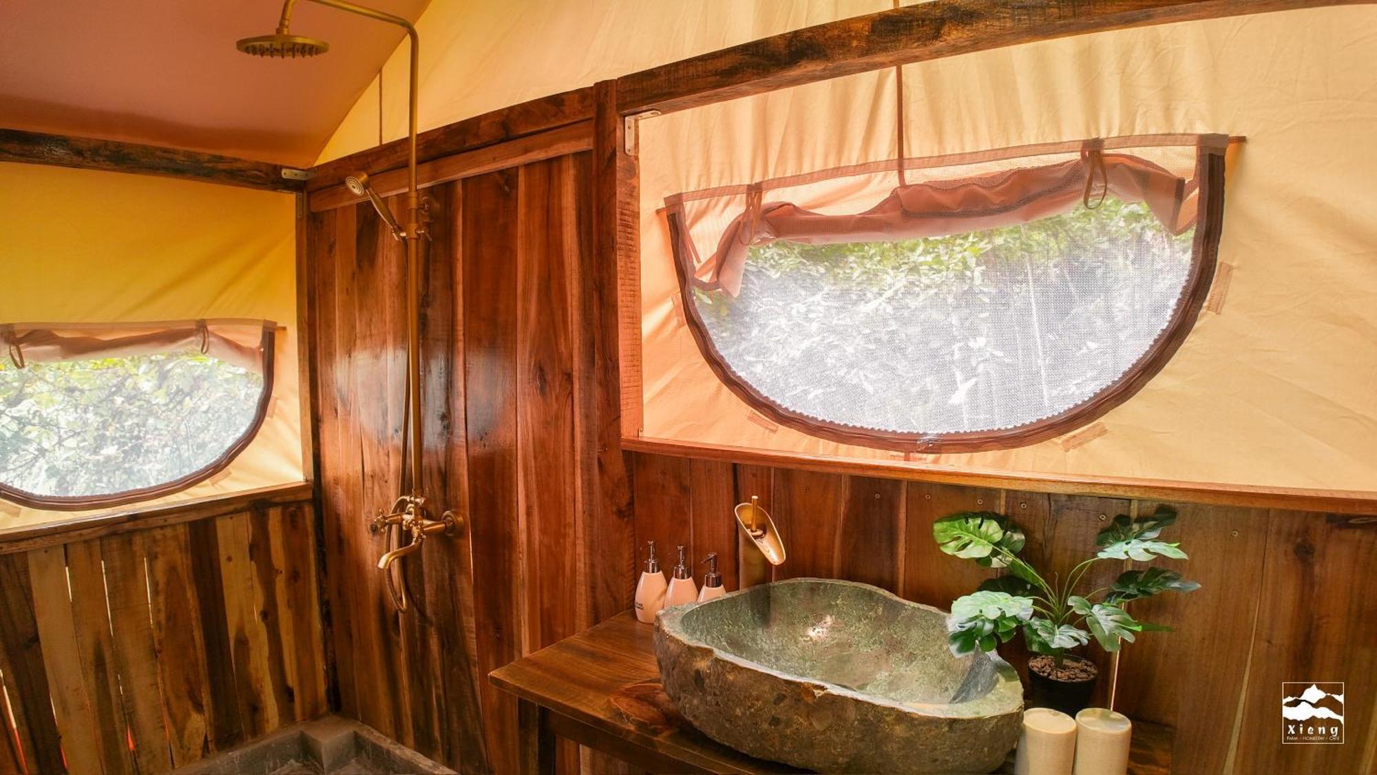 Xieng Retreat * Hanoi