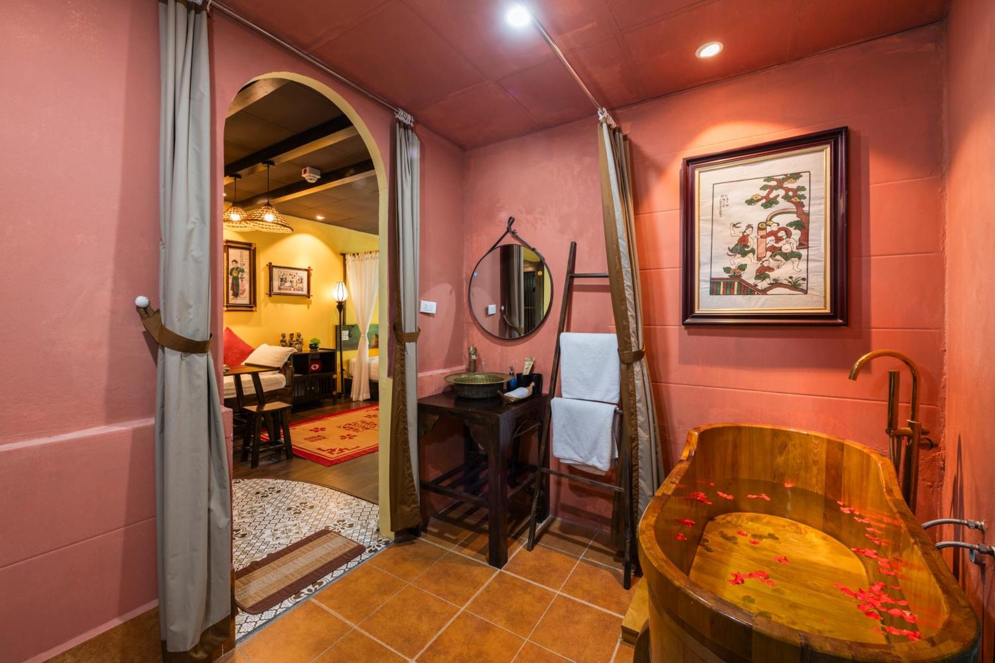 Old Quarter Lux Boutique Railview Retreat Apartment