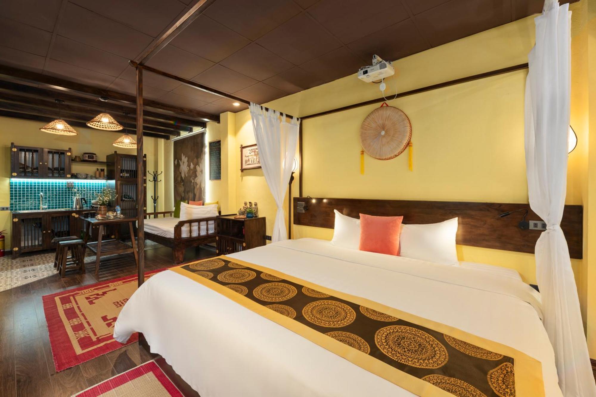 Apartment Old Quarter Lux Boutique Railview Retreat