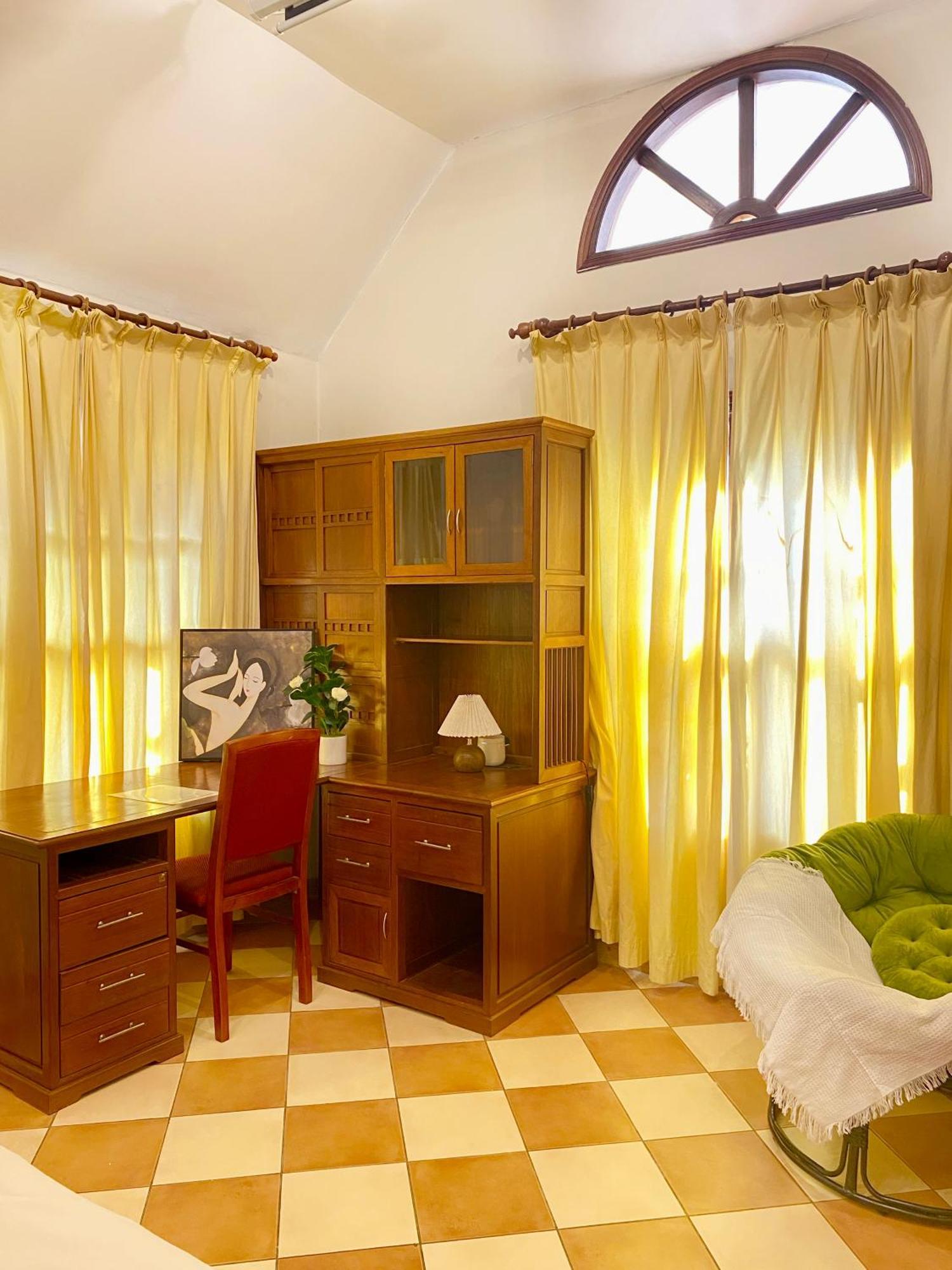 The Nook West Guest house *