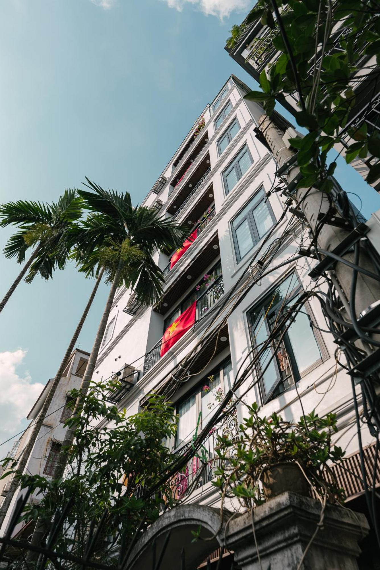 Crescendo Stylist Lakeview * Hanoi