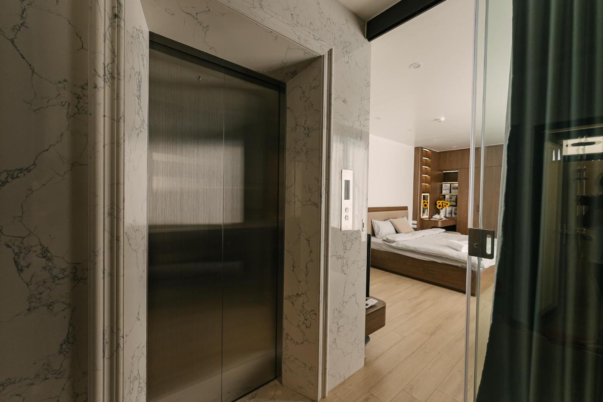 Apartment Crescendo Stylist Lakeview
