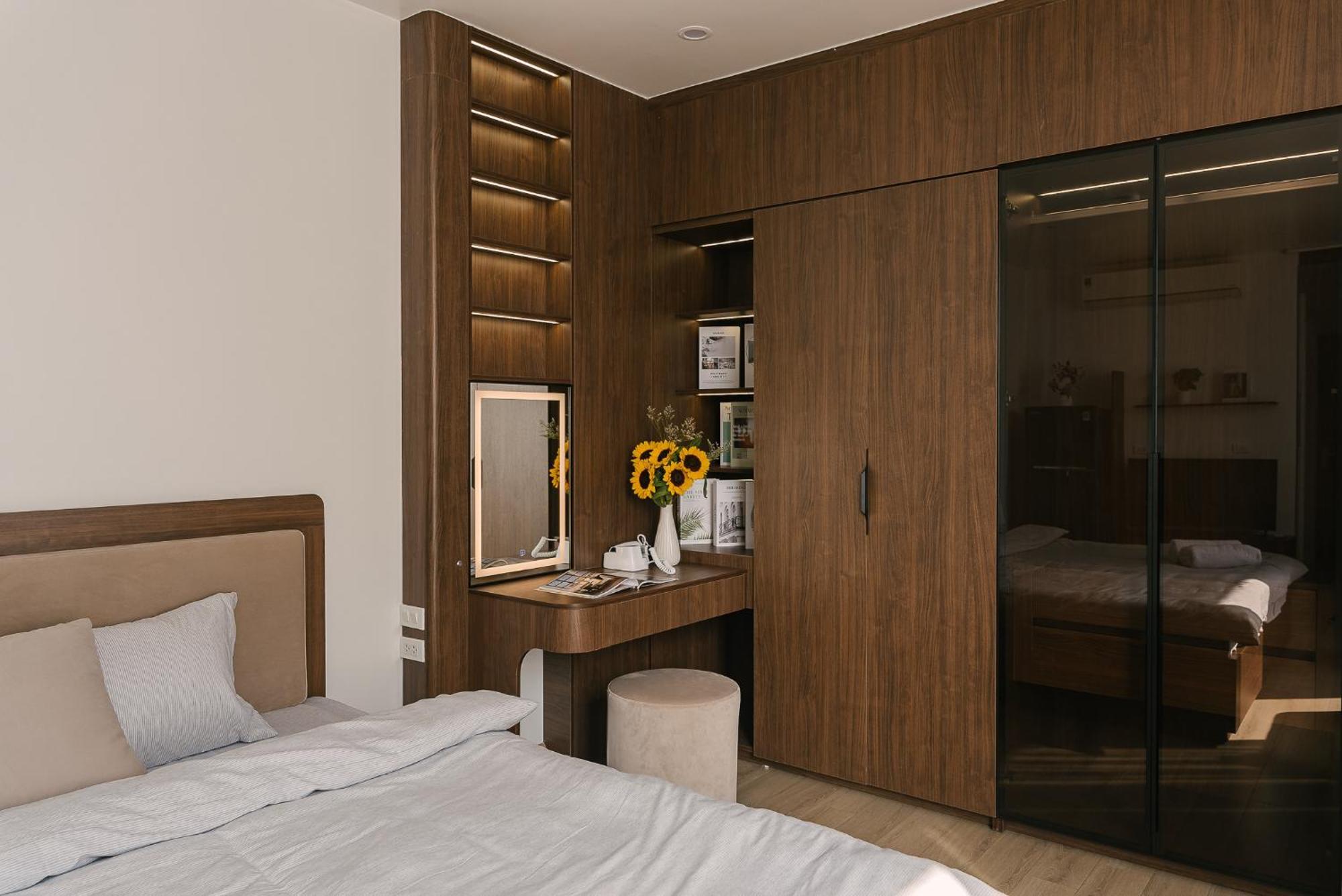 Crescendo Stylist Lakeview Apartment