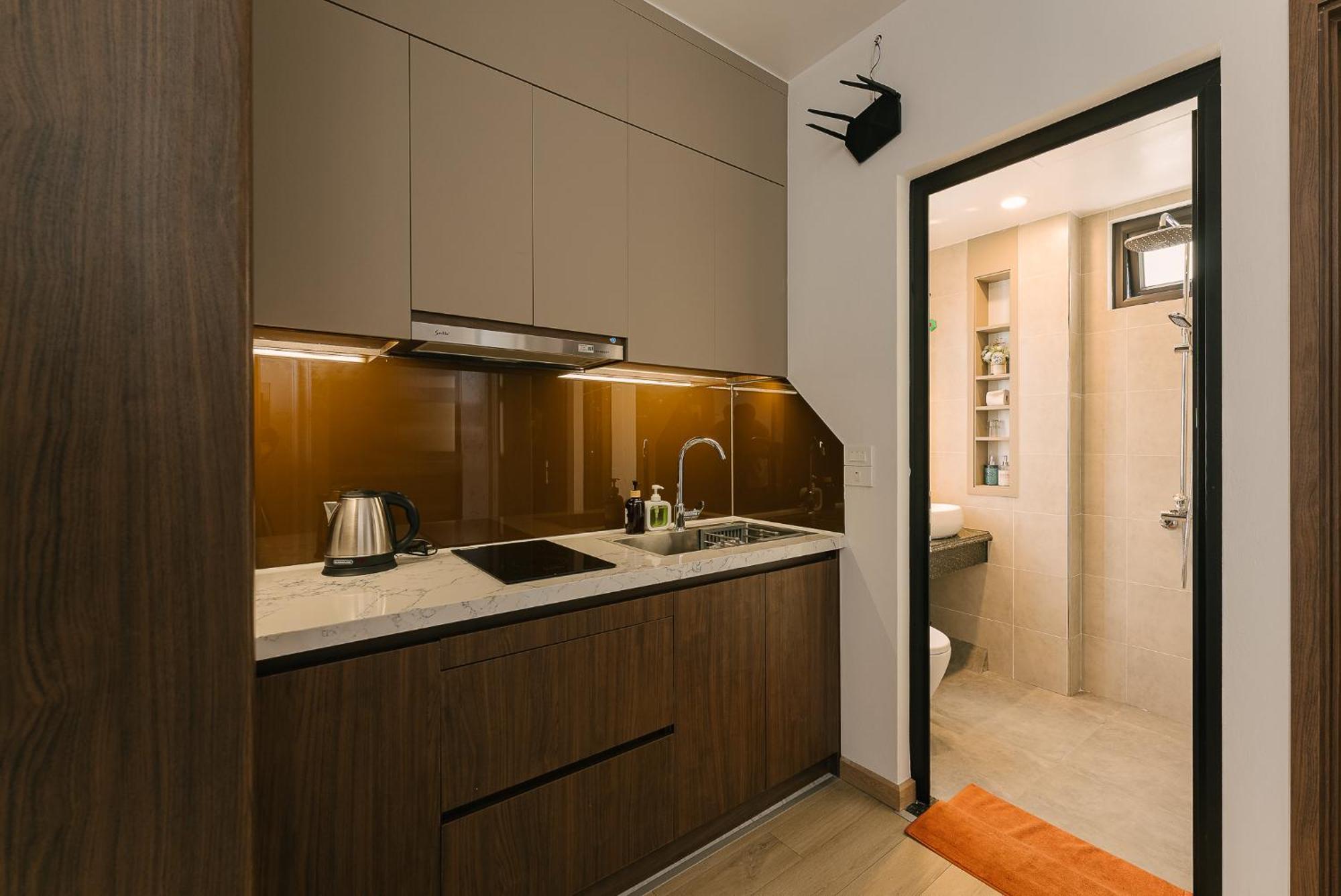 Crescendo Stylist Lakeview Apartment
