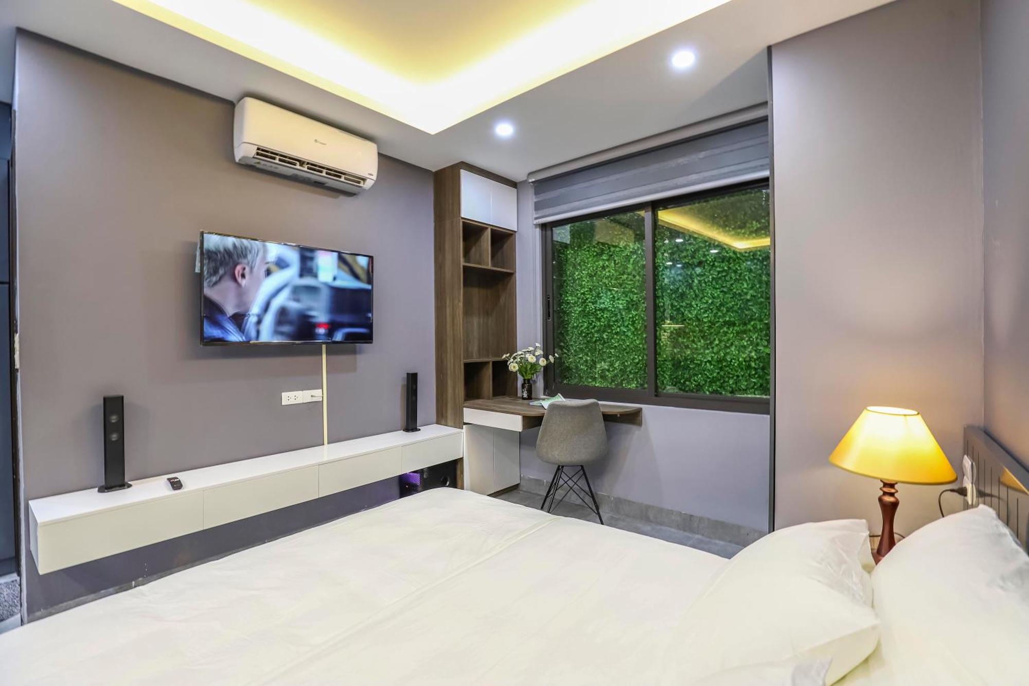 Ben's Signature And - Center Hanoi