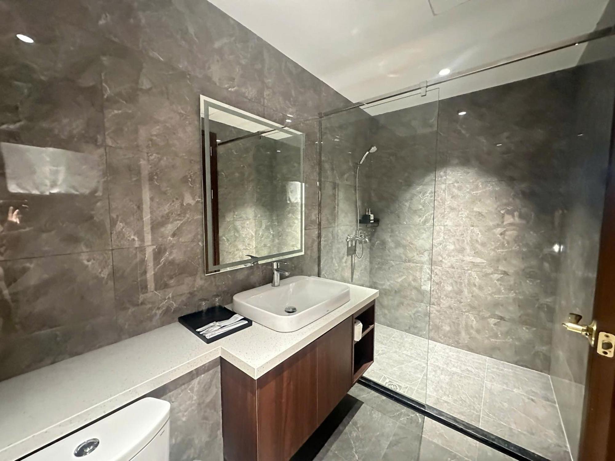 Luxe Paradise Truc Bach Apartment Hanoi