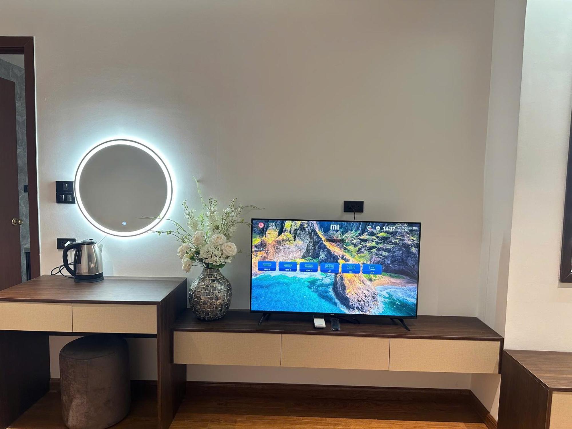 Hotel Luxe Paradise Nguyen Khac Hieu 4*