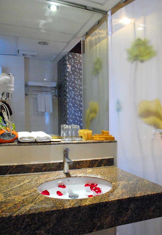 De Legend Hotel