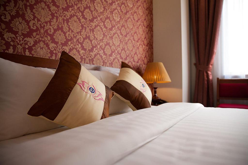 Hotel First Eden - Hang Bun