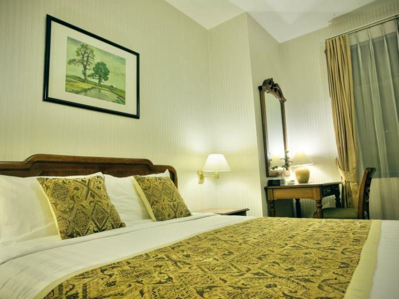 Zephyr Boutique 4*