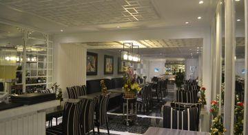 Victor Metropolis & Rooftop Bar In 4*