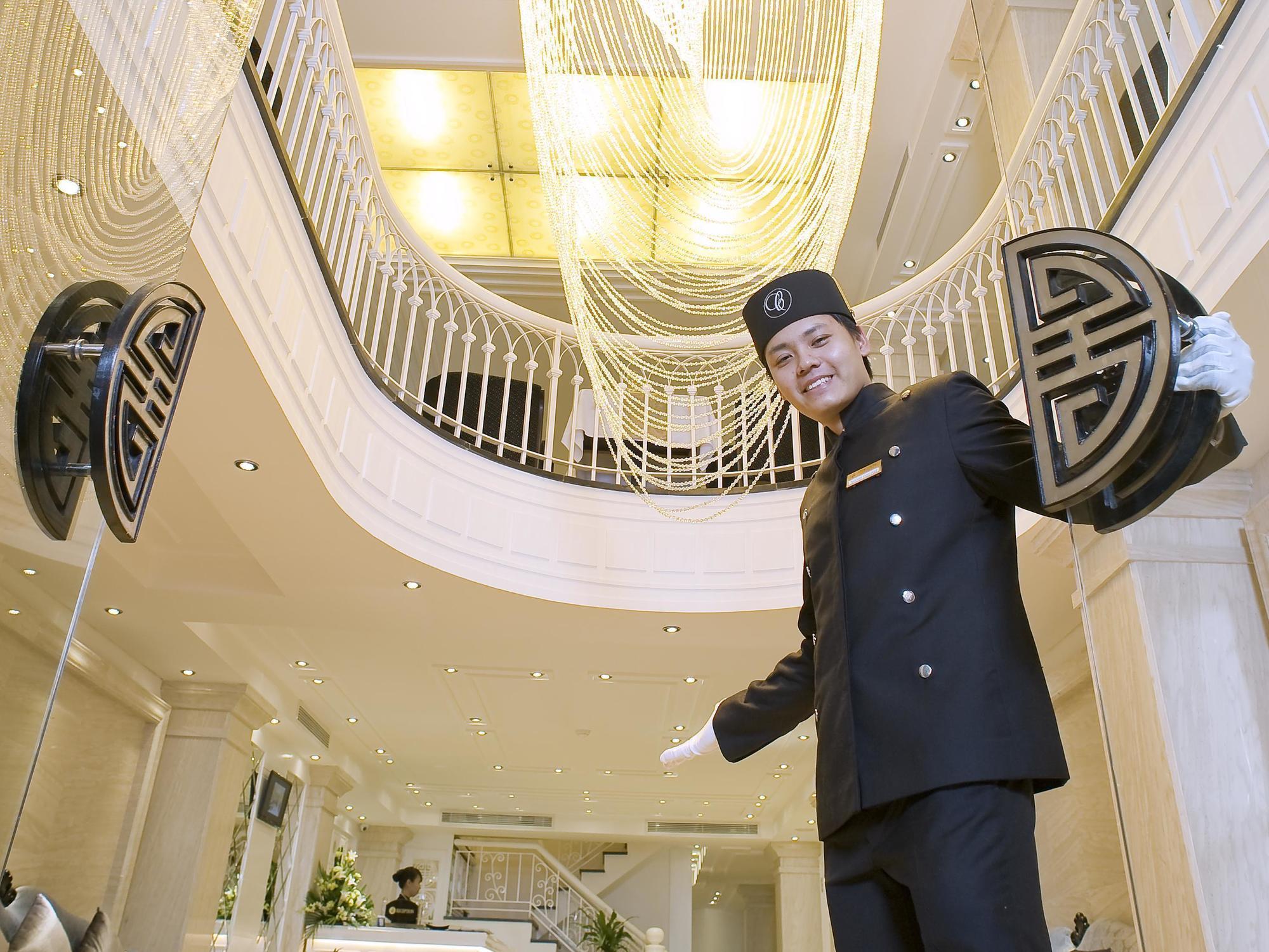 Victor Metropolis & Rooftop Bar In 4* Hanoi
