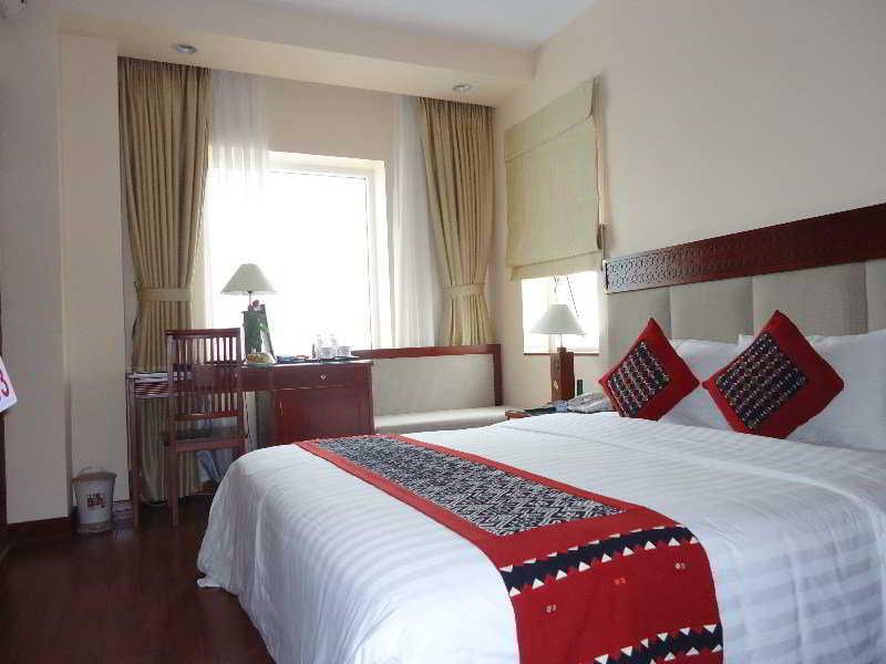 E Luxury & Restaurant Hotel 4*