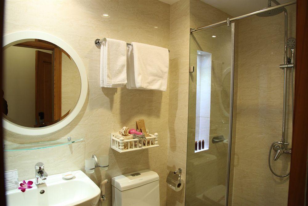 Eliana Ruby & Travel 3*