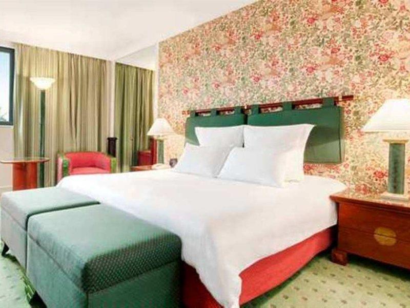 Hilton Opera
