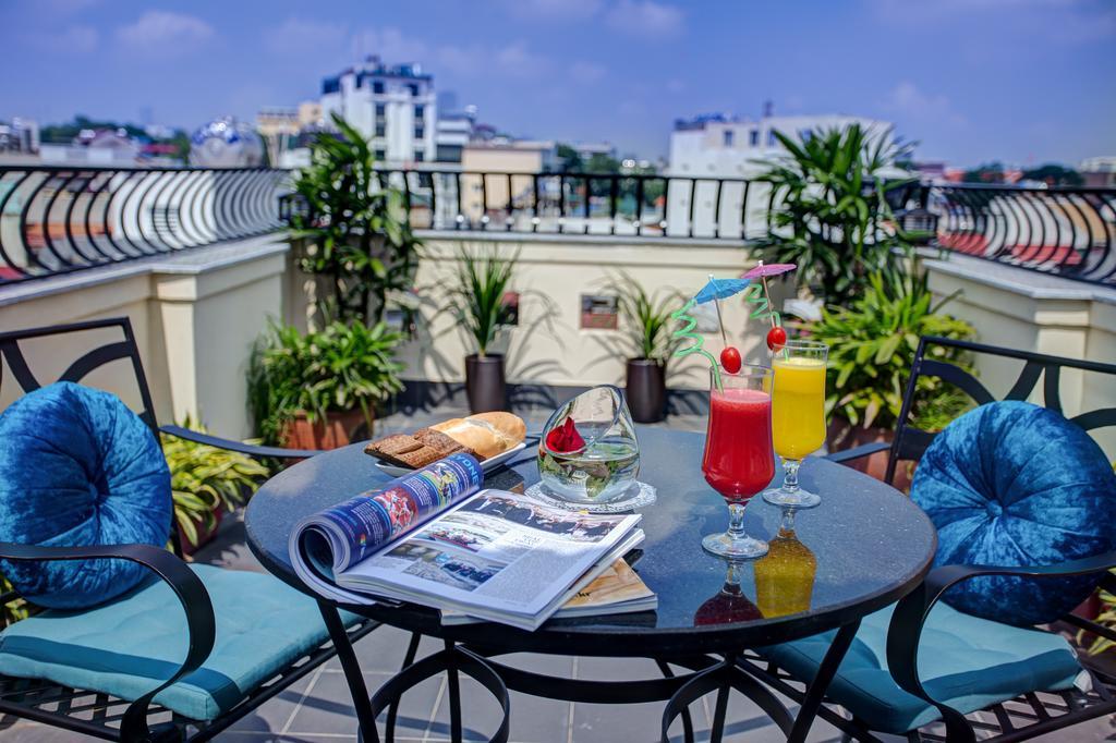 Ambassador & Travel Hotel 3*