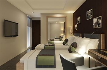 Emerald Waters Classy Hotel 4*