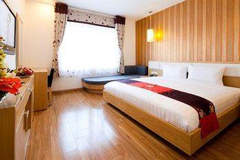 Tu Linh Palace Hotel