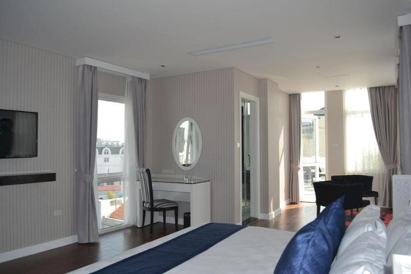 Victor Gallery & 4* Hanoi