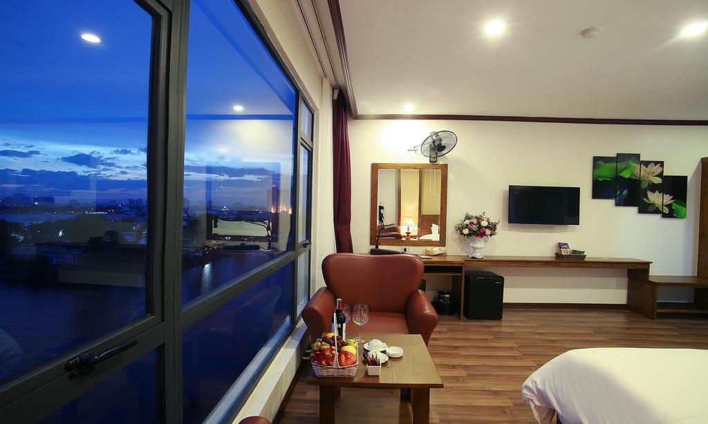 Hotel West &