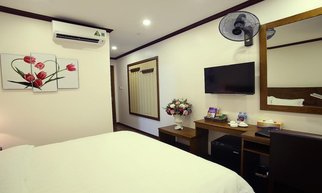 Hotel West &