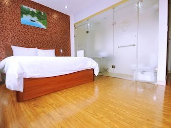Hotel Gem Premier &