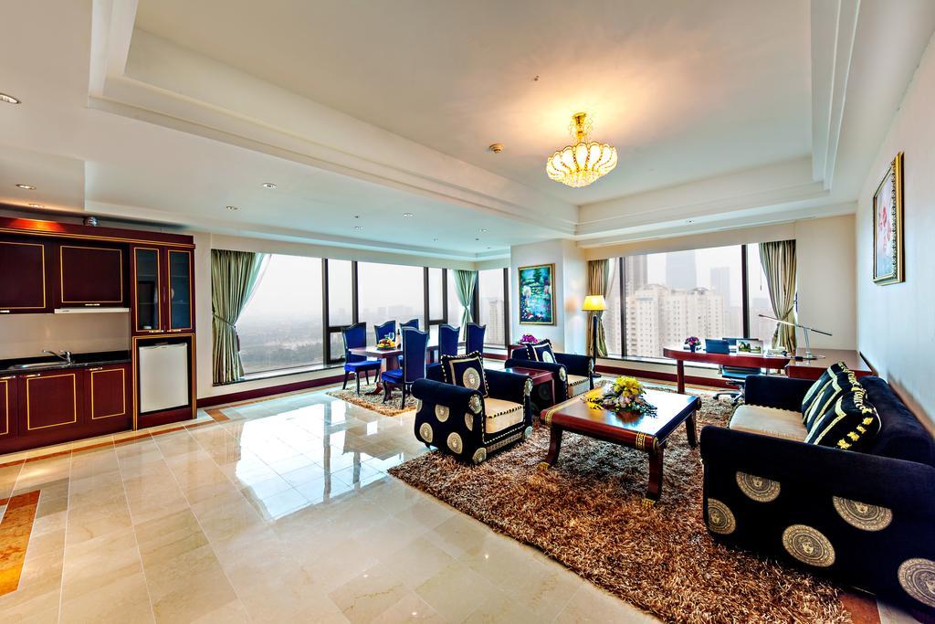 Grand Plaza Hotel 5*