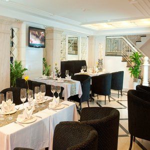 Hotel Victor Metropolis & Rooftop Bar In 4*