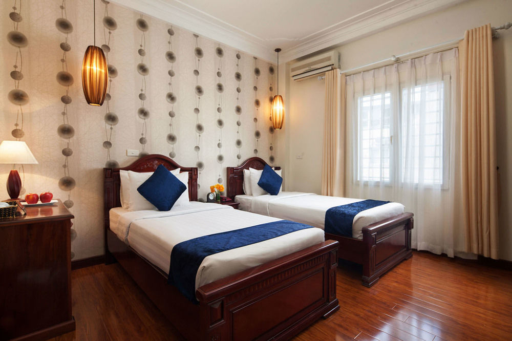 Hotel Golden Moon & Travel