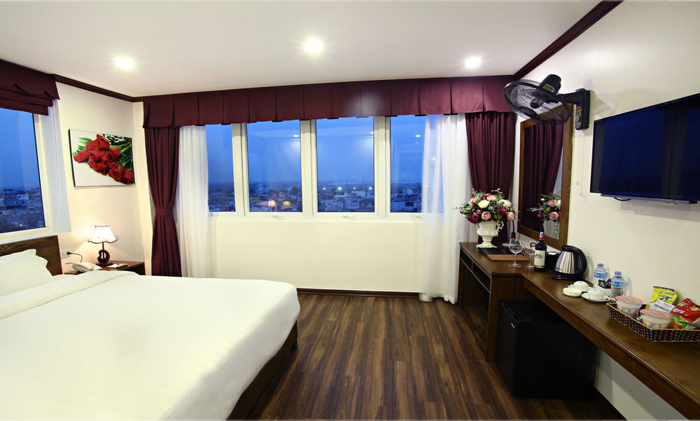 Hotel West & 3*