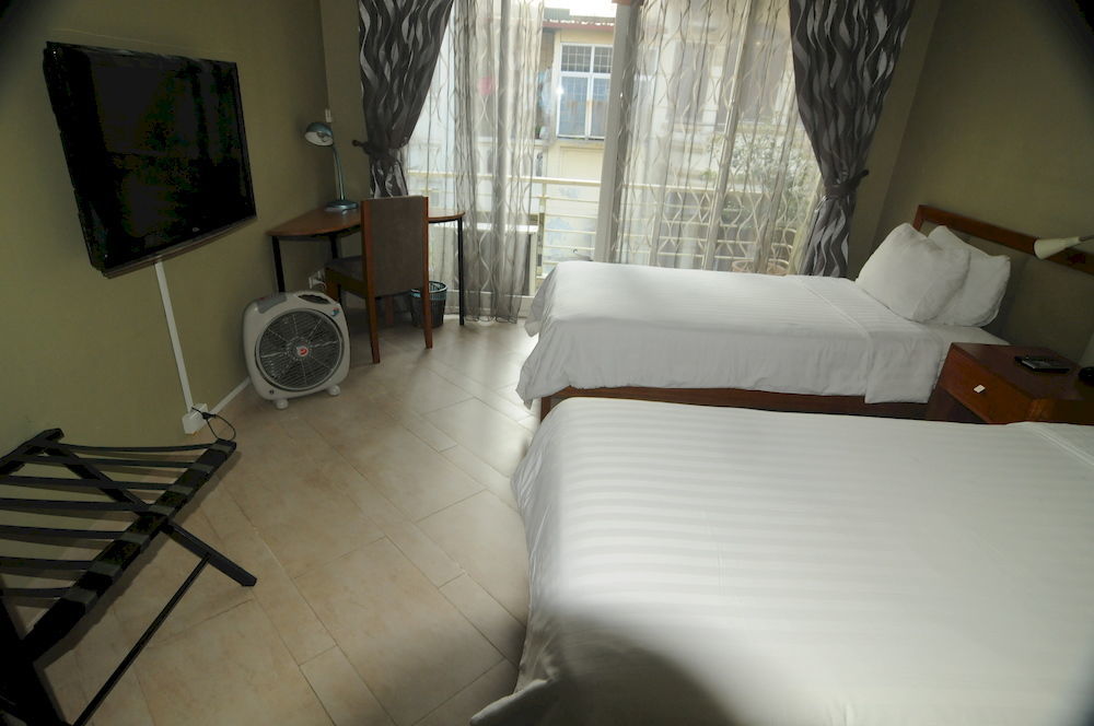 Iris Boutique Hotel 3*