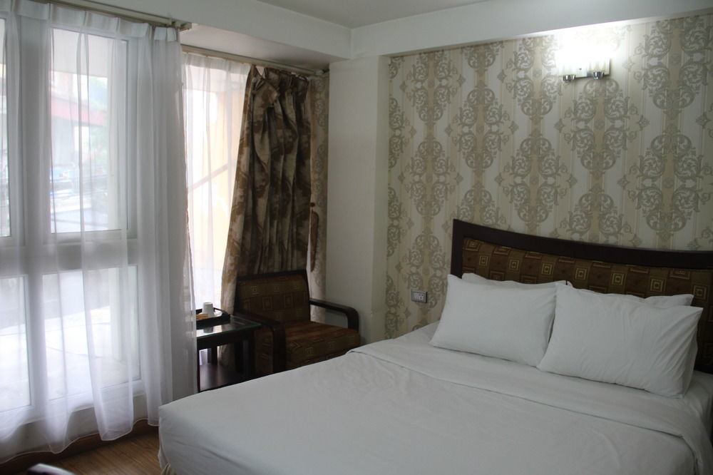 Cristina Center & 3*