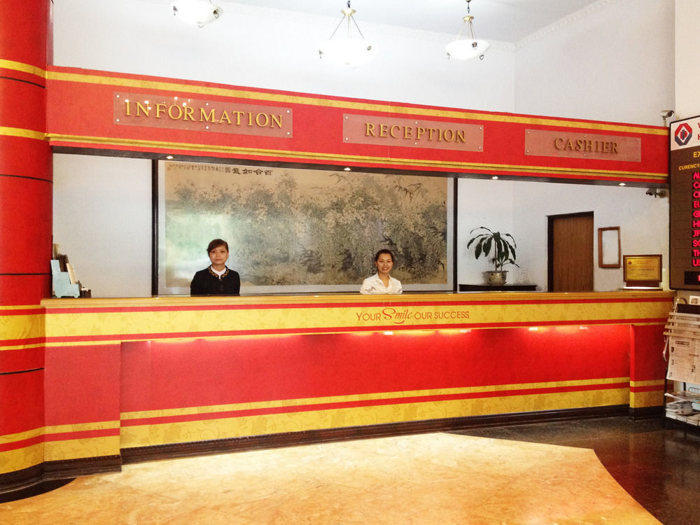 Bên Hồ Khách sạn Hà Nội