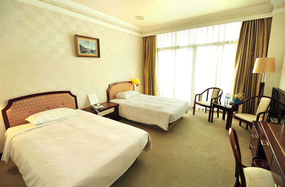 Bên Hồ 4*